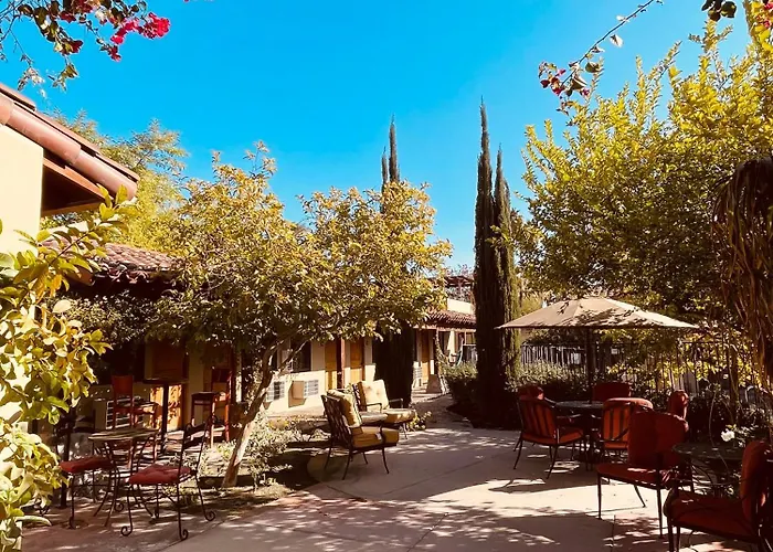 Los Arboles Hotel